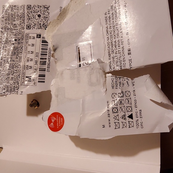 Gold tone earrings - Picture 2 of 4